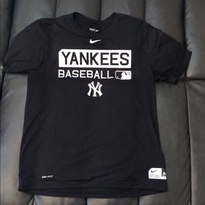 Nike Dri-Fit Yankees Baseball Shirt Large